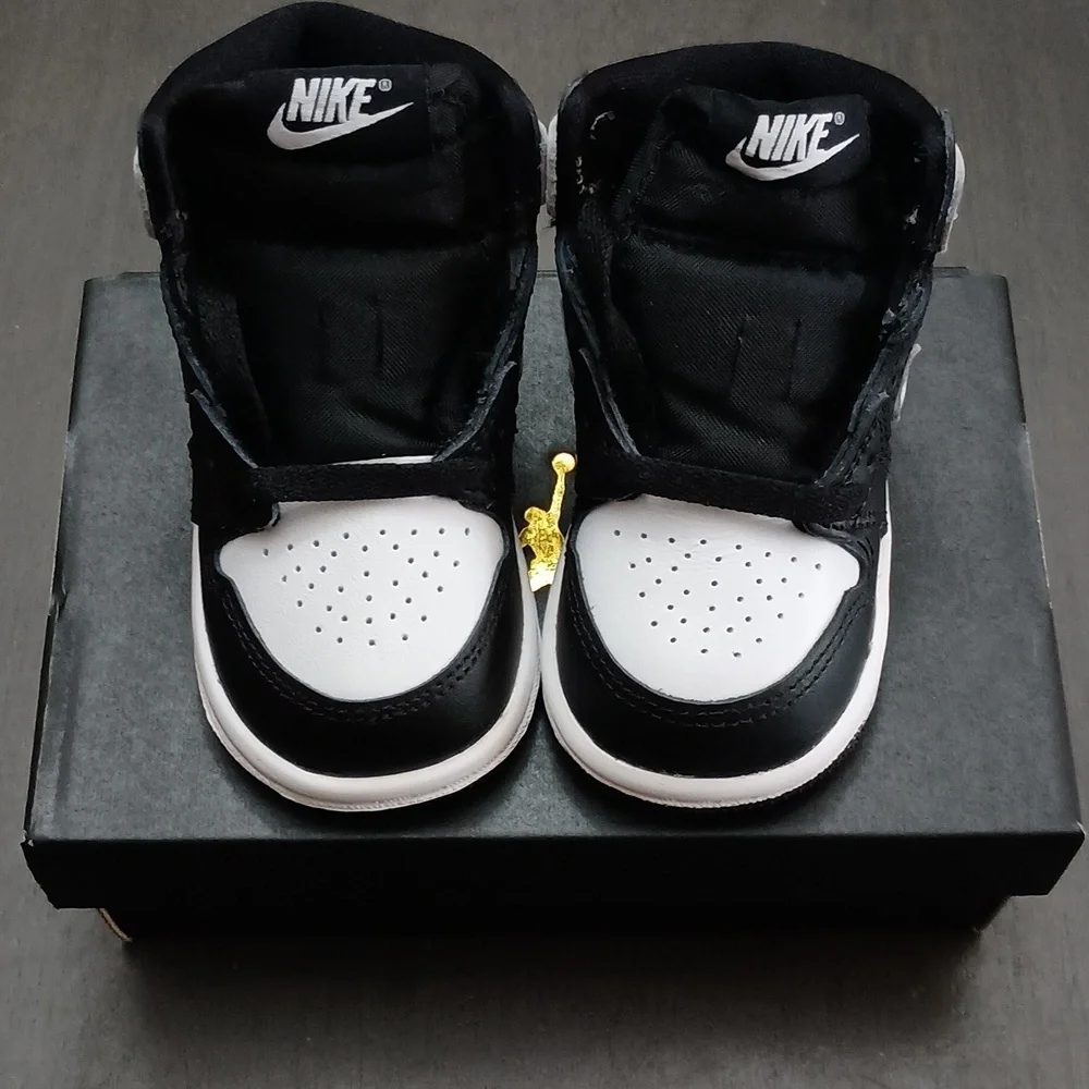 Nike Jordan 1 Retro High OG Black and White Baby Sneakers